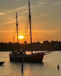 Båt i solnedgång