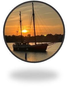 Båt i solnedgång